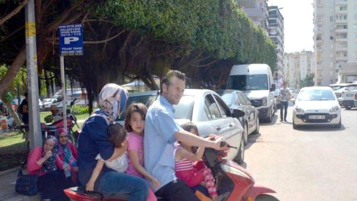 Bir Motosikletle 5 Kişi