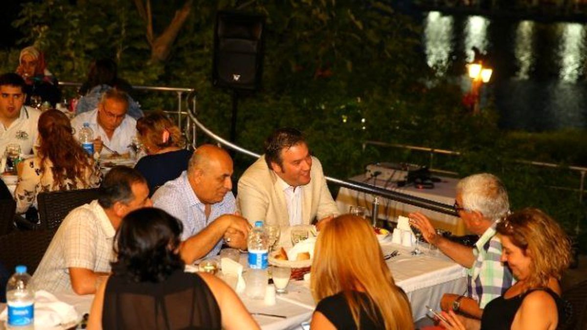 Buca Belediyesi\'nden Muhtarlara İftar