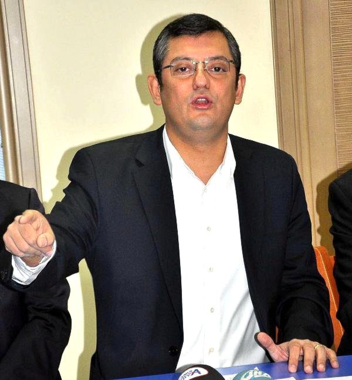 CHP\'li Özel\'den, MHP\'li Halaçoğlu\'na Sert Tepki