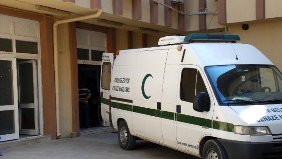 Didim\'de Kaçakları Taşıyan İki Bot Battı: 1 Ölü, 14 Yaralı