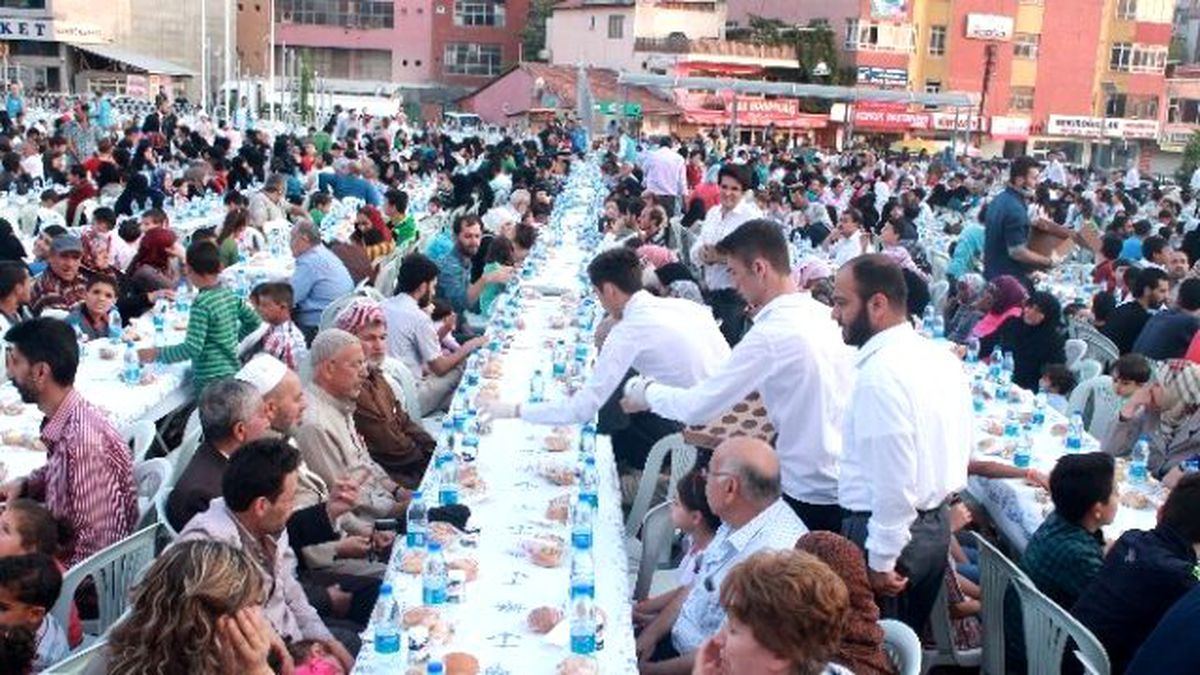Diyanet İşleri Başkanlığı\'ndan 9 Bin Suriyeli\'ye İftar