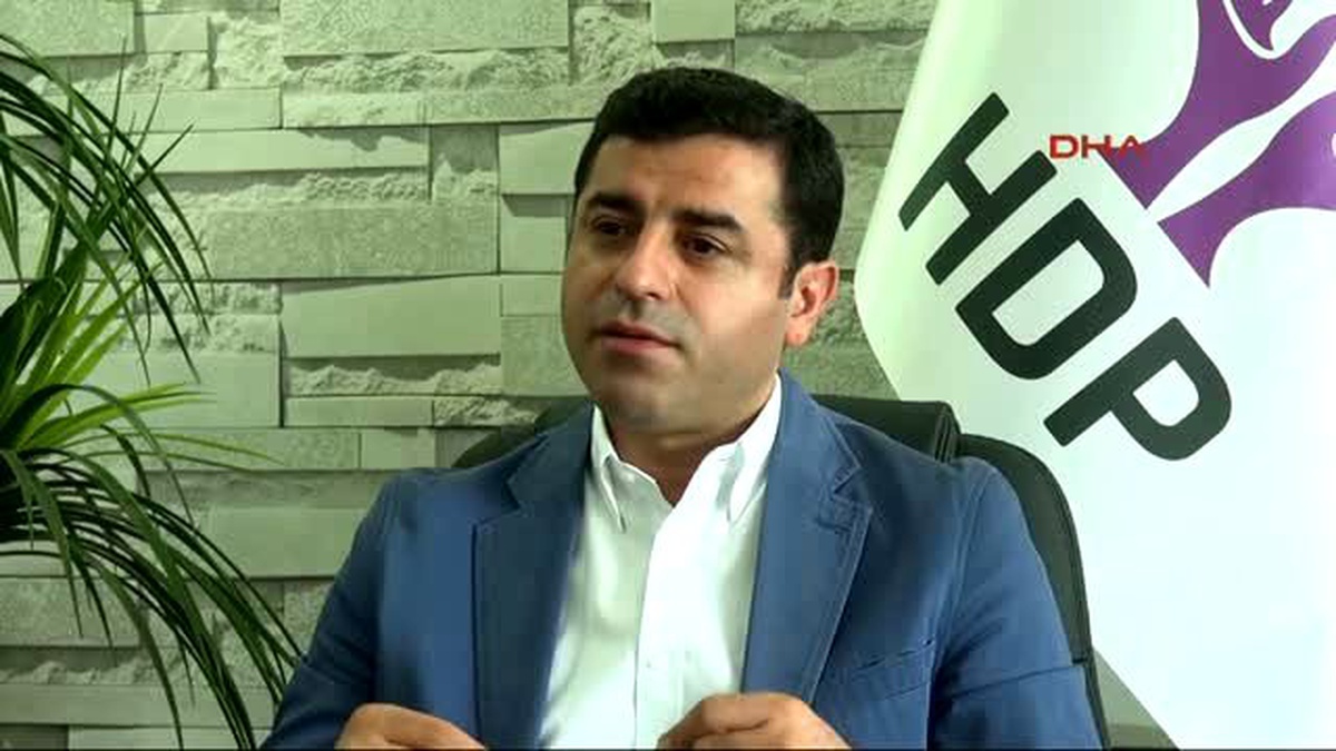Diyarbakır Demirtaş Cumhurbaşkanı\'nın Hükümet Kurmak İçin Uzun Süredir Görev Vermemesi Normal...