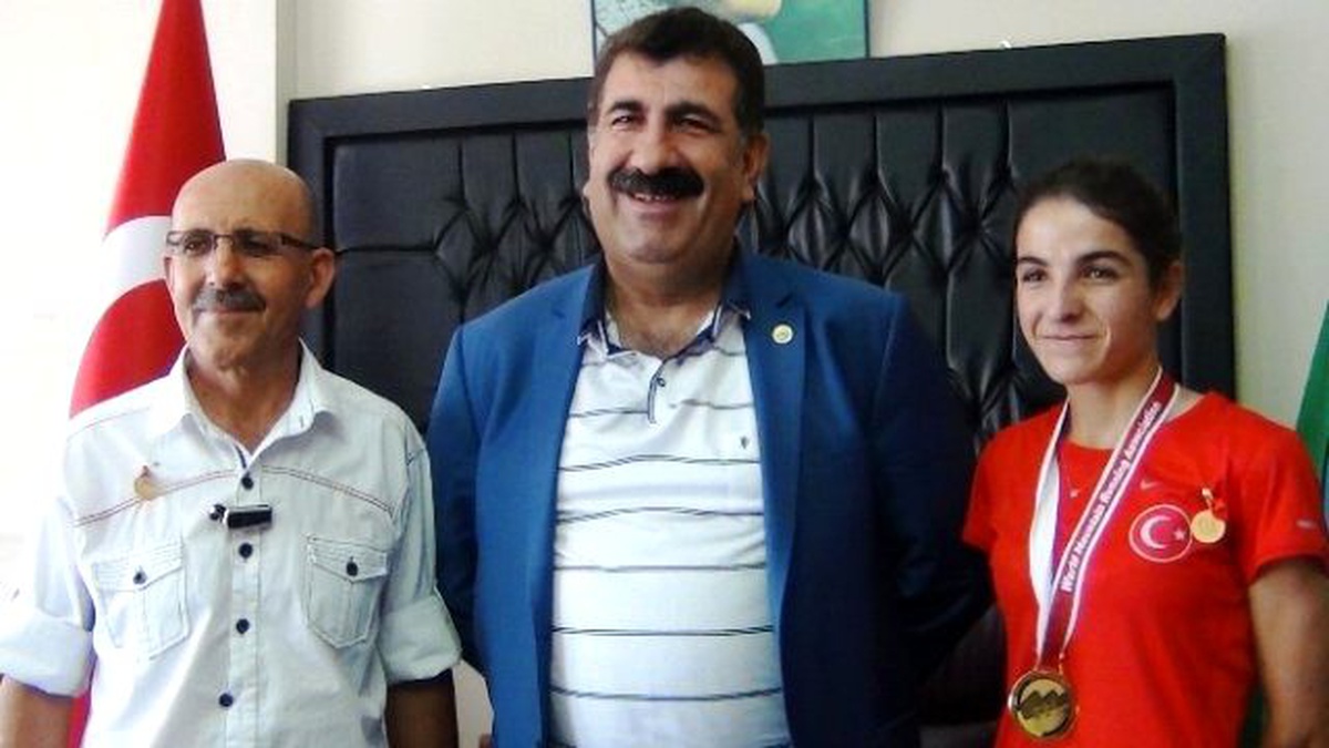 Dünya Şampiyonunu Cumhuriyet Altını ile Ödüllendirdi