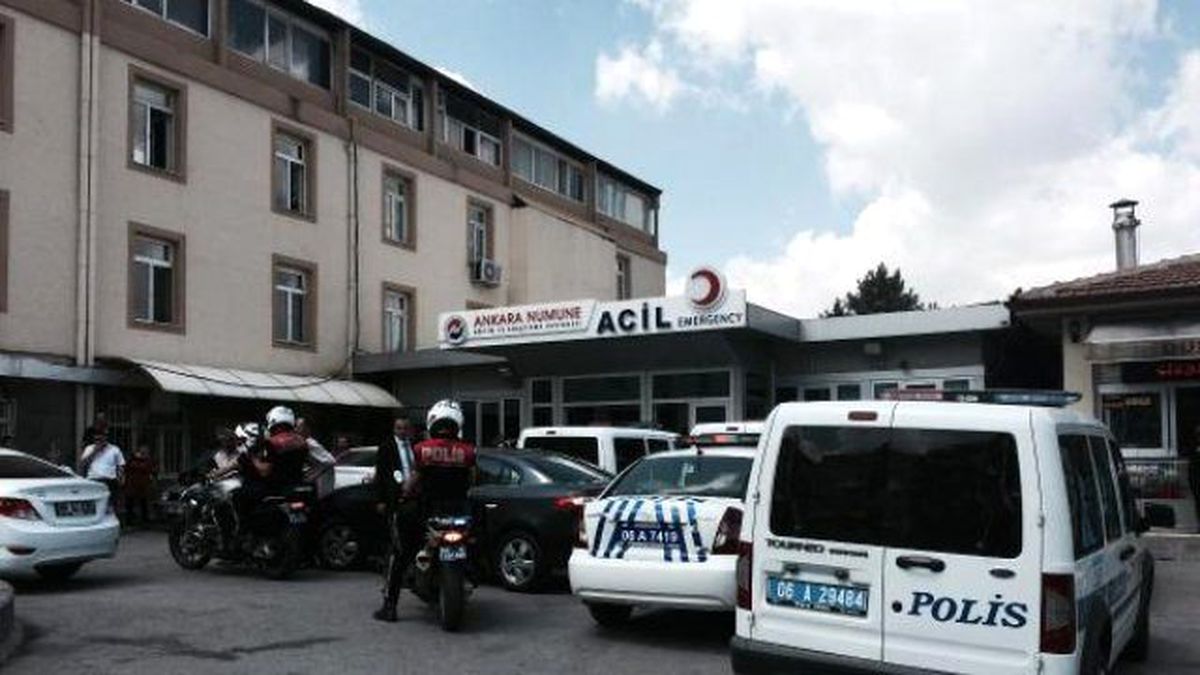 Hastaneye Getirilen Mahkum 2\'si Asker 3 Kişiyi Silahla Yaralayıp Firar Etti (2) - Yeniden