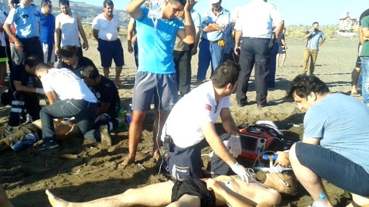 Hatay\'da Denize Giren 2 Kuzen Boğularak Can Verdi