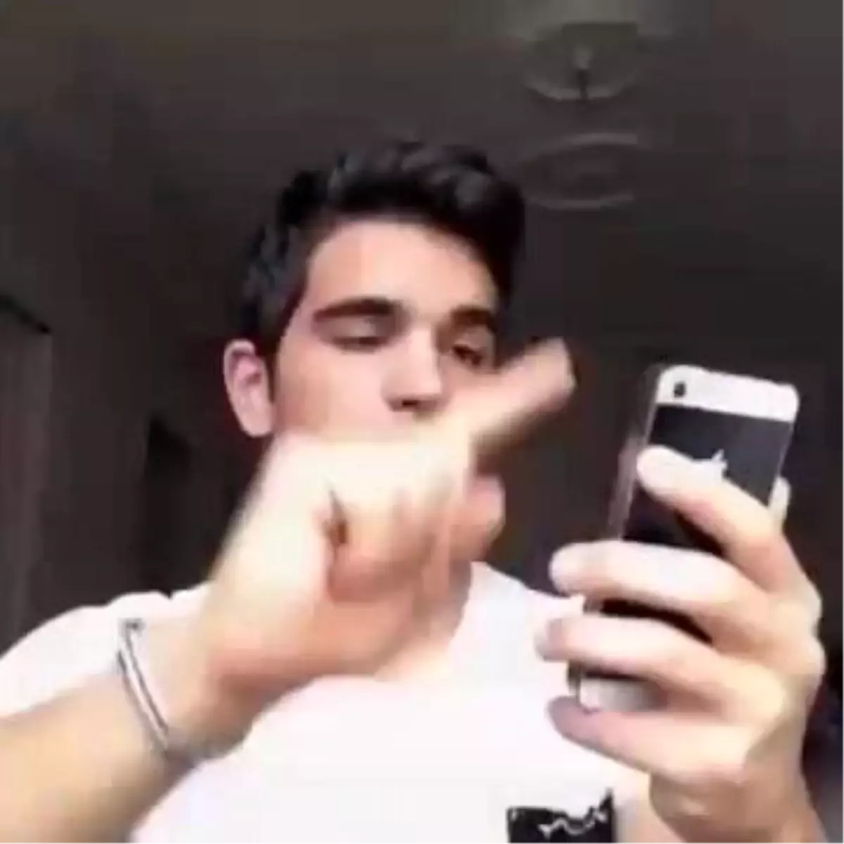 Hayvan Gibi Şey Yapıyorsunuz Yaww (10 Komik Vine)