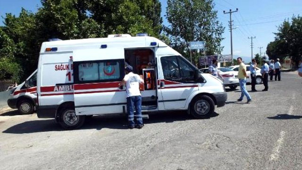 İki Otomobil Kavşakta Çarpıştı: 4 Yaralı