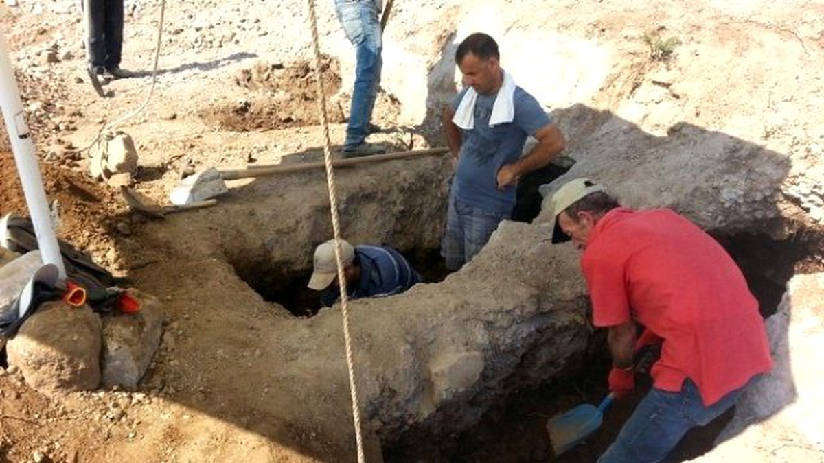 İnşaat Alanında Bulunan Kaya Mezarlarında Kurtarma Kazısı Başladı