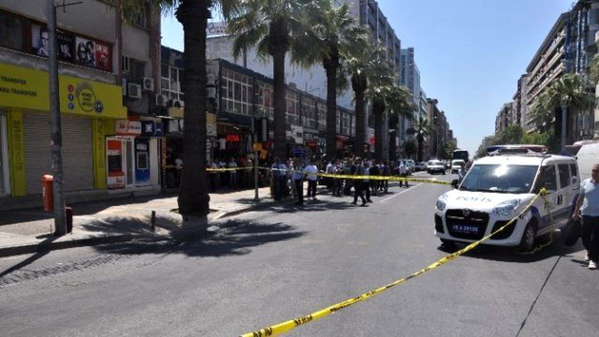 İzmir\'in Göbeğinde Bomba Paniği