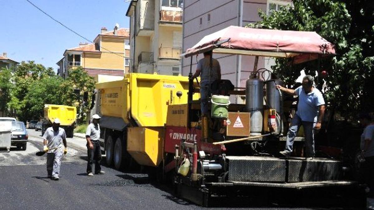 Karaman Belediyesi\'nin Asfalt Çalışmaları Sürüyor