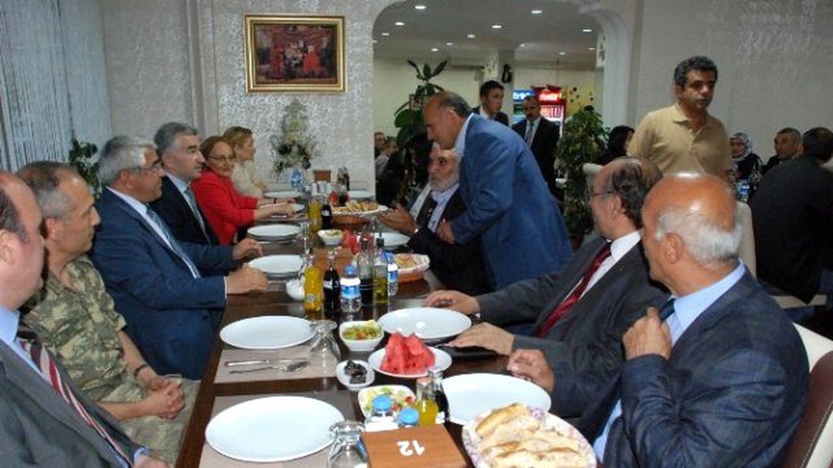 Kars Belediyesi\'nden Şehit ve Gazi Ailelerine İftar Yemeği
