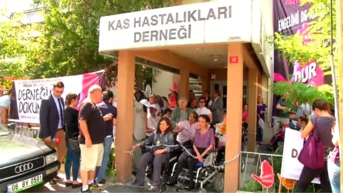 Kas Hastalarından "Zincirli" Eylem