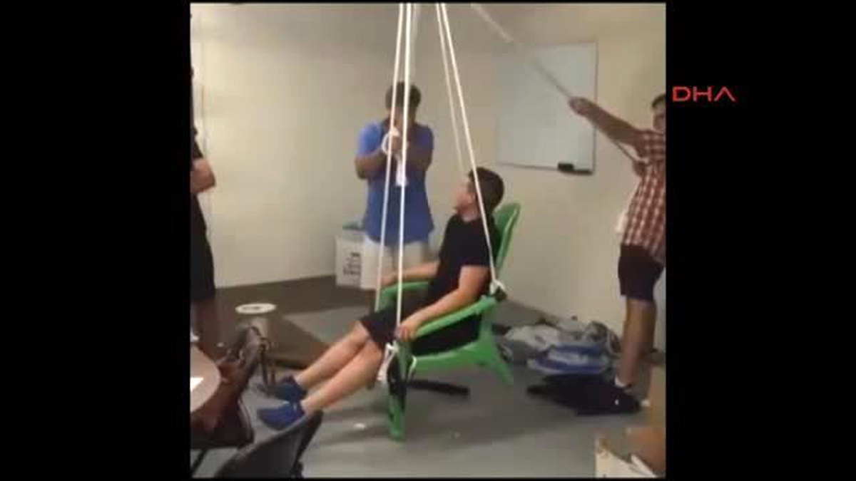 Katlanır Sandalyesine Balon Bağlayarak Havalandı