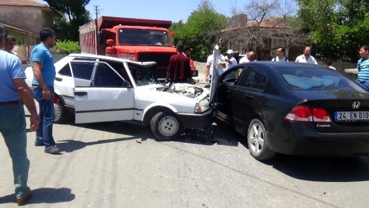Kavşakta Durmayan Sürücü Kazaya Neden Oldu