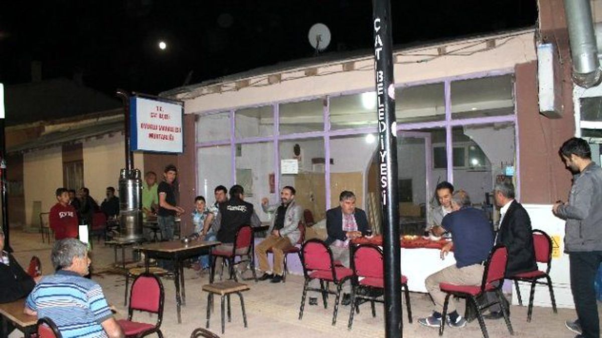 Kaymakam Pektaş, Çay Sohbetinde