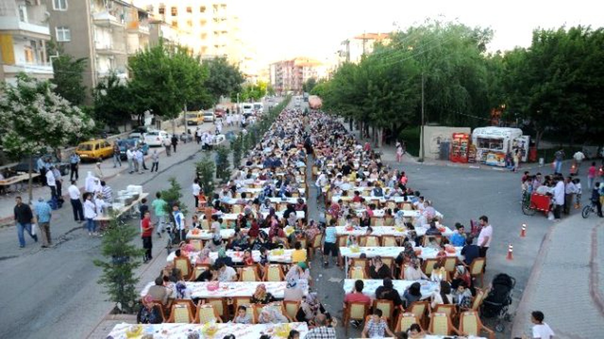 Mahalle İftarları Selçuk Mahallesinde