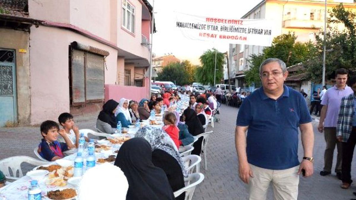 Malatya\'da 15 Bin Kişilik Dev Sokak İftarı