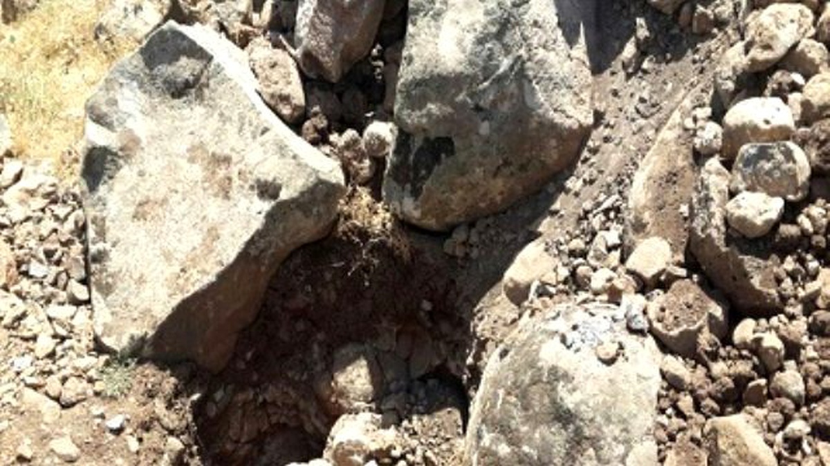 Mezar Soyguncuları Suçüstü Yakalandı