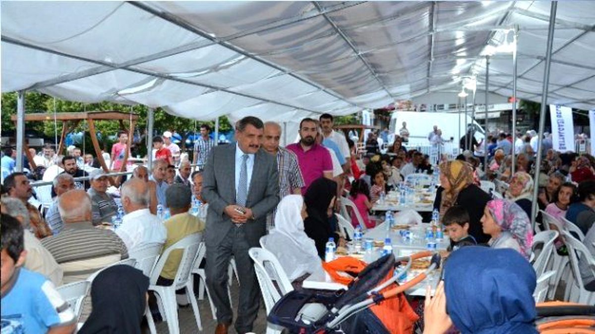 Milletvekili Şahin ve Gürkan, İftar Çadırını Ziyaret Etti