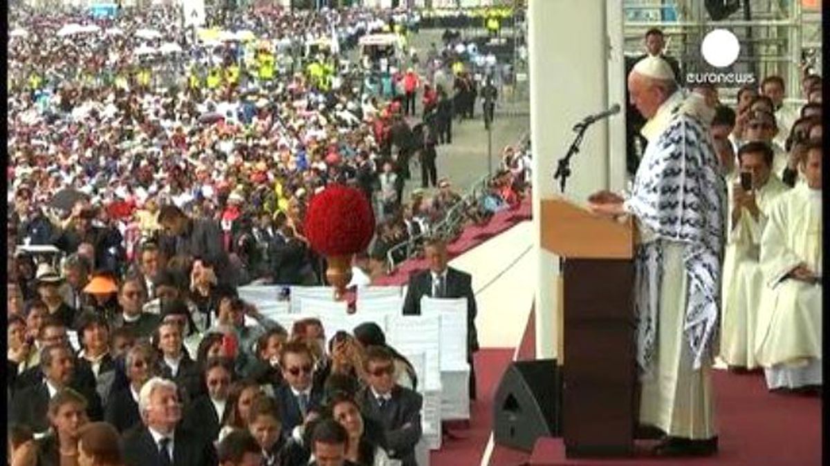 Papa Francis Ekvator\'da 1 Milyon Kişiye Seslendi