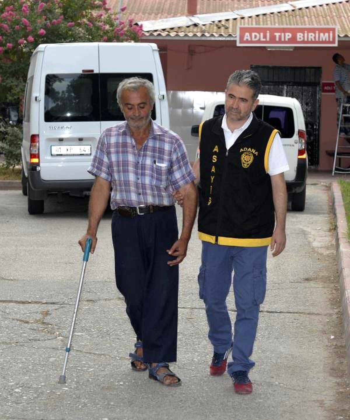 Polis \'Simitçi\' Olup, Fuhuş Operasyonu Yaptı
