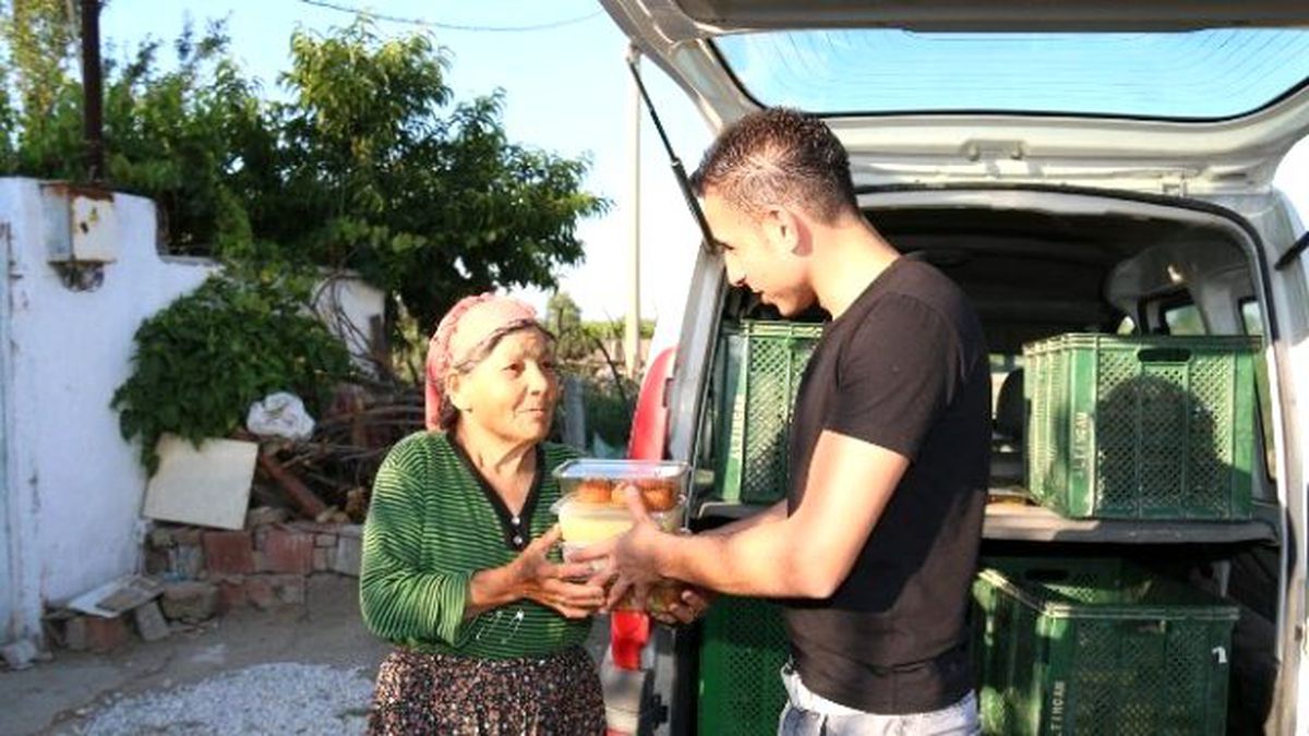 Saruhanlı Belediyesi\'nden İftarda Evlere Yemek Servisi