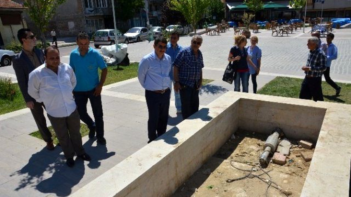 Şehzadeler\'de Meydanlar Güzelleşecek