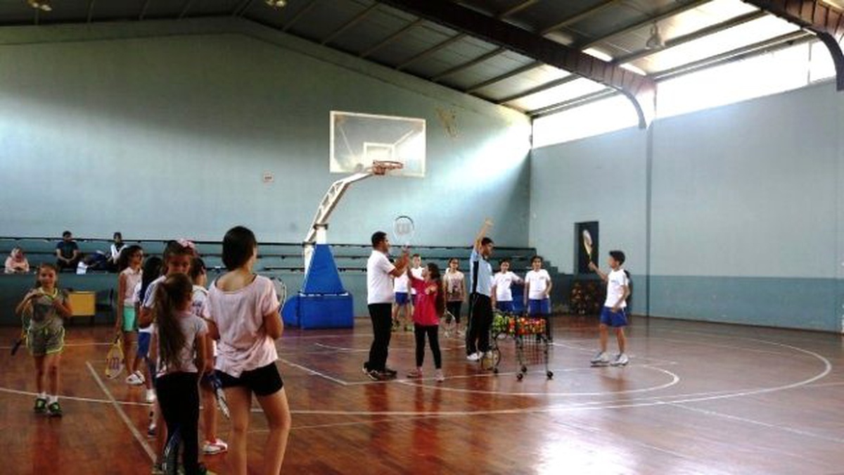 Serdivan Yaz Okulları\'nda Tenis ve Voleybol Eğitimleri Başladı