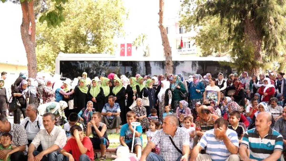 Silifke\'de 43 Kişi Dualarla Umreye Uğurlandı