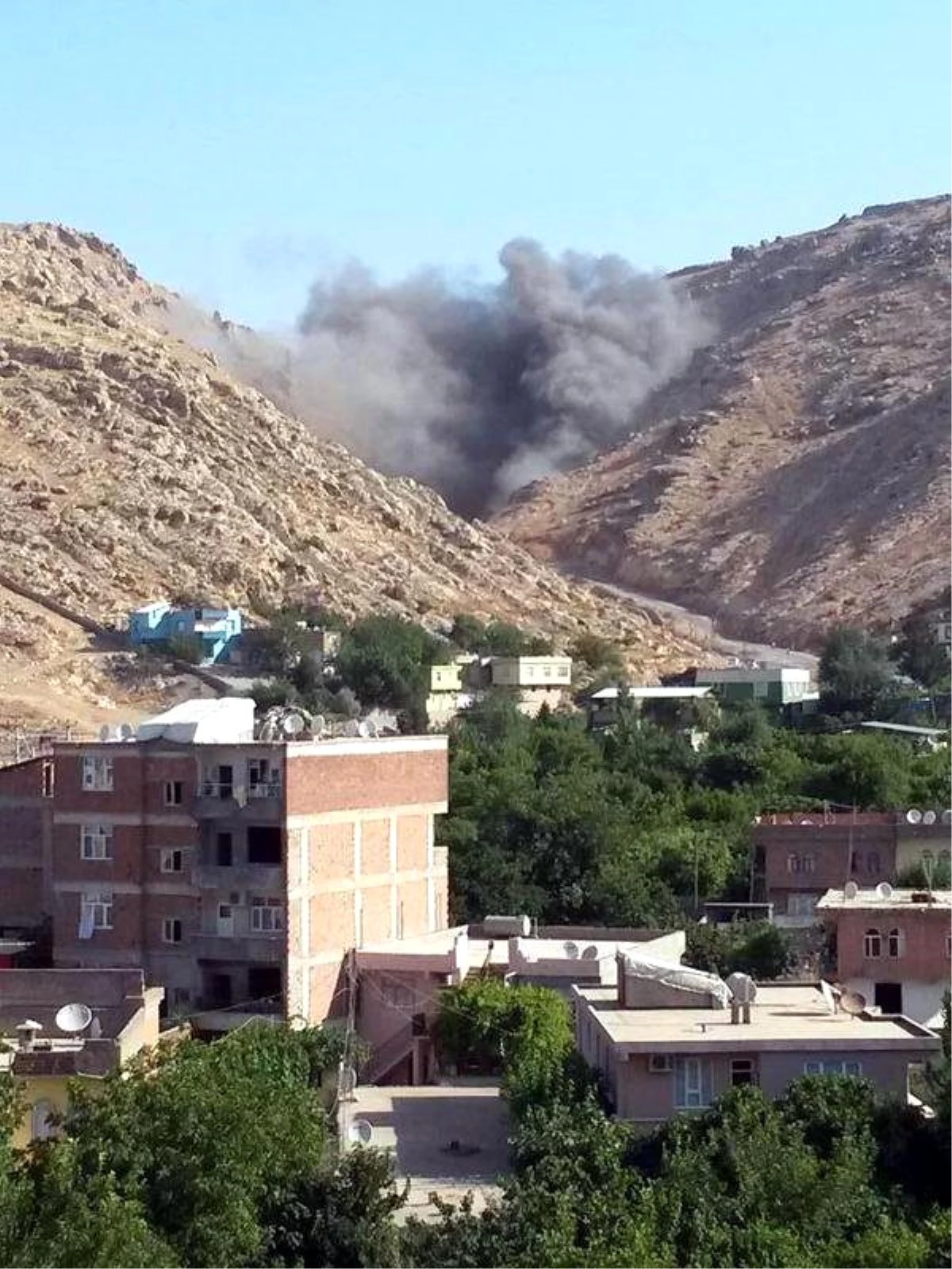 Silvan\'da Askeri Araca Yine PKK Bombası