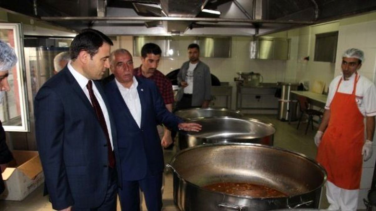 Vali Işın\'dan Kızılay\'a Ziyaret