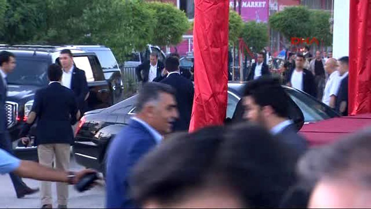 Van Davutoğlu\'ndan Hdp\'ye Bu Vatanın Huzurunu Bozmak İsteyenler Çıkarsa Onların Karşısında Tedbir...