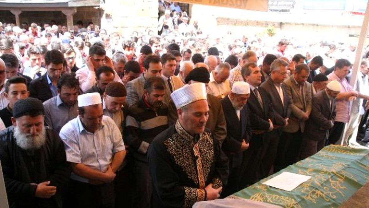 Yozgat'ta Kazada Ölen Genç, Gözyaşları Arasında Toprağa Verildi