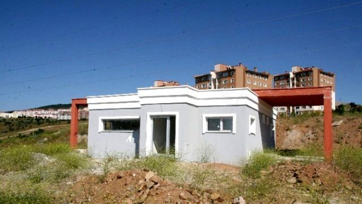 Yozgat\'ta Sahipsiz Bina Sahip Çıkılmasını Bekliyor