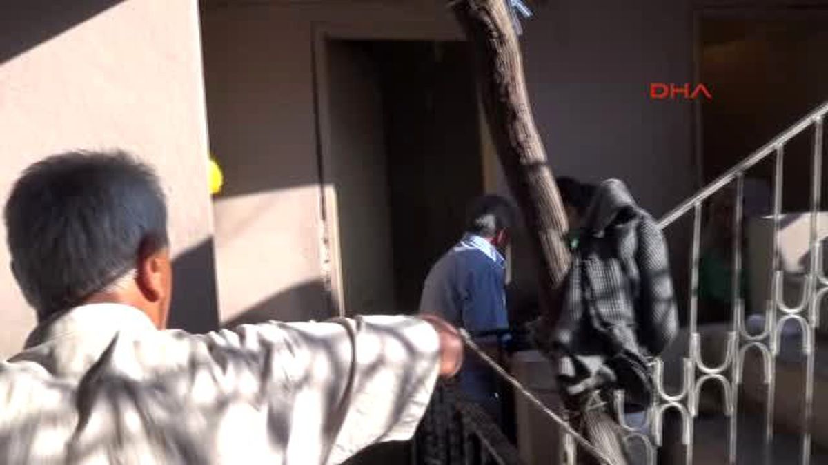 Adana Evin Tuvaletinde Bayılan Yaşlı Kadını Kurtarma Seferberliği
