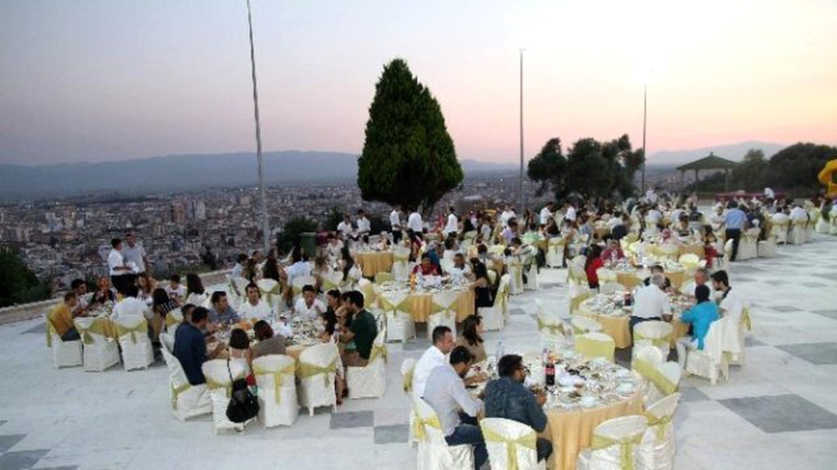 Adü Diş Hekimliği Fakültesi İftarda Bir Araya Geldi