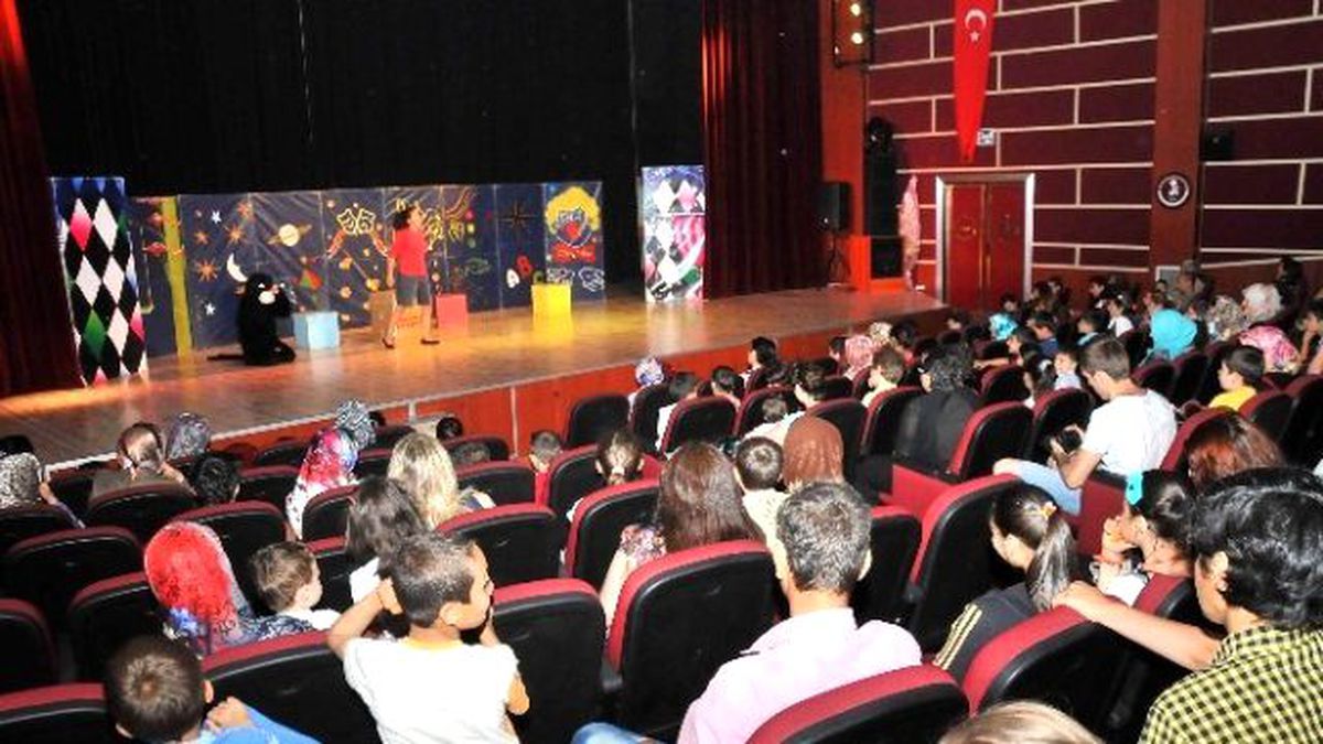 Akşehir\'de Çocuklar İçin Tiyatro