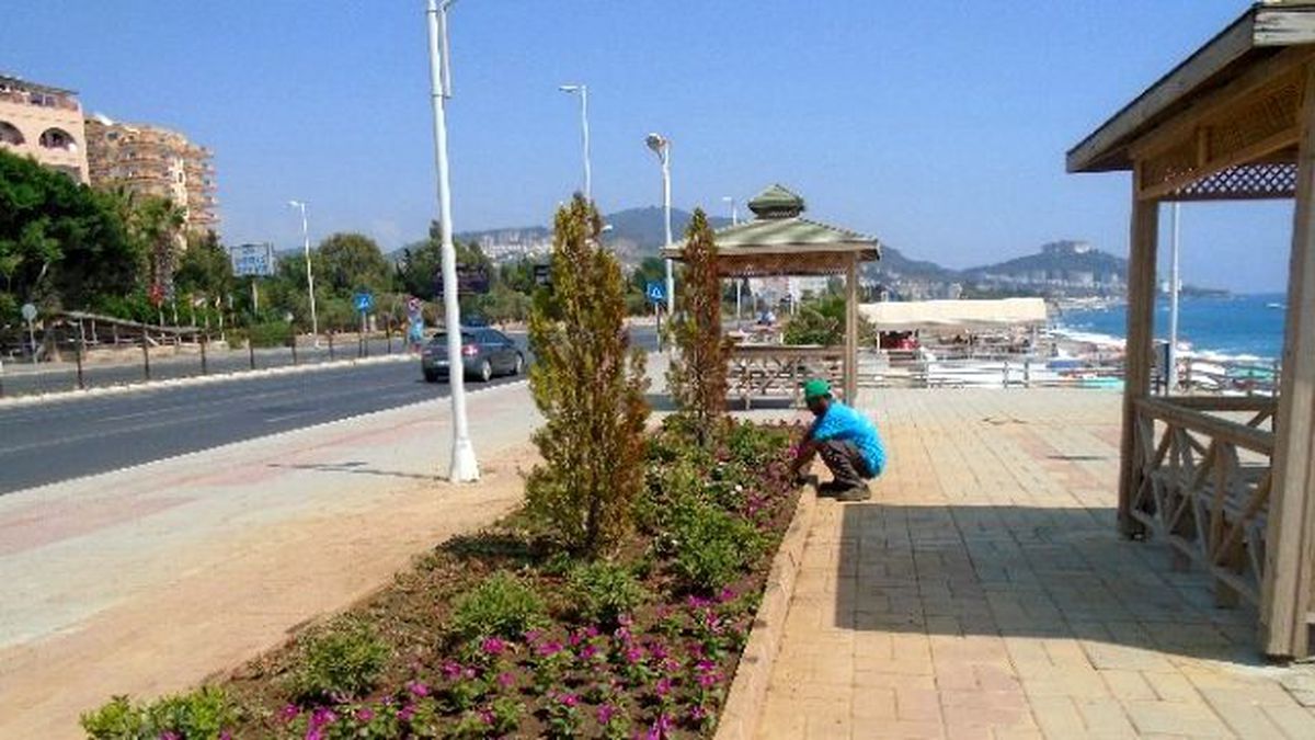 Alanya\'da Peyzaj ve Bakım Çalışmaları Devam Ediyor