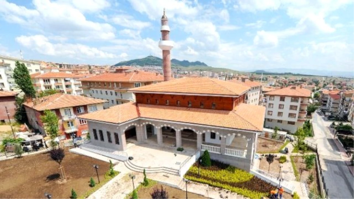 Alemdağ\'a Yapılan Cami Açılış İçin Gün Sayıyor