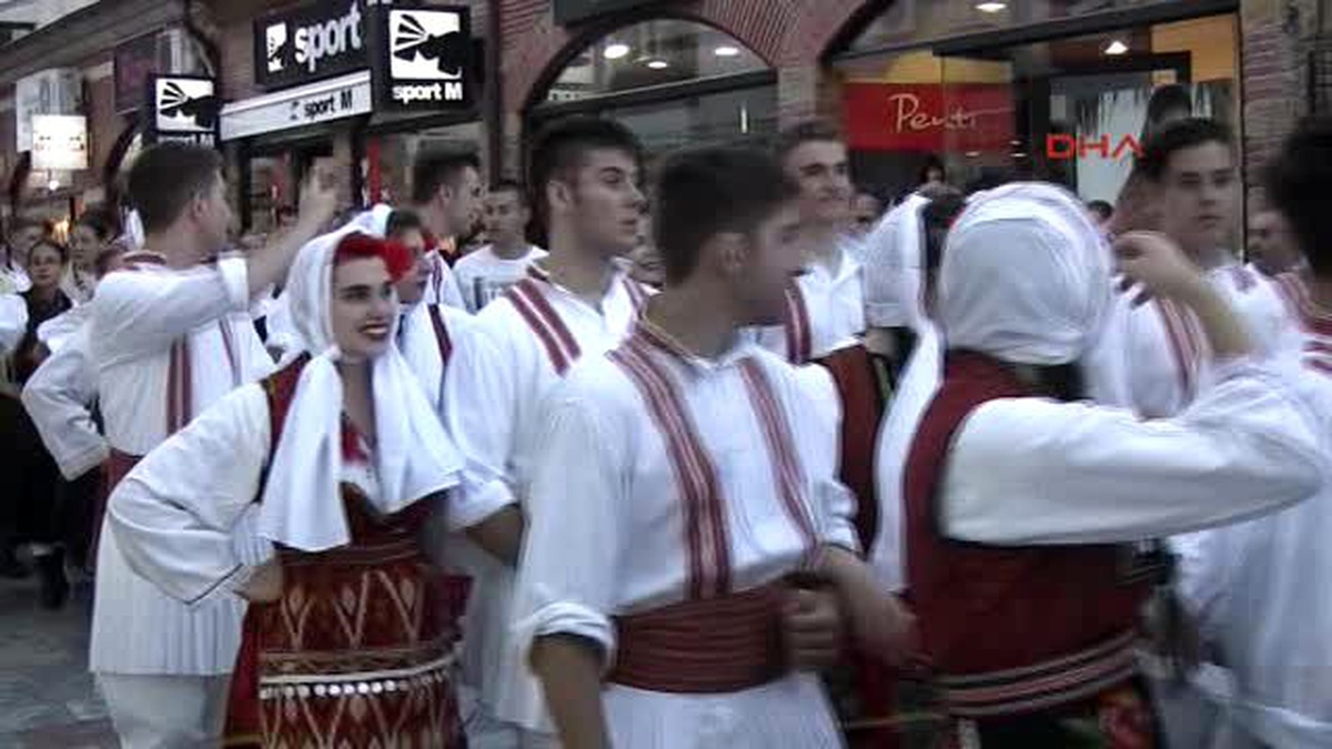 İstanbul Folklor Derneği Seyirciyi Coşturdu