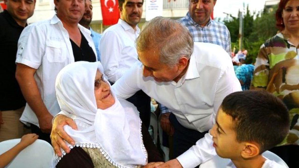 Denizli\'de Binlerce Kişi İftarda Buluştu