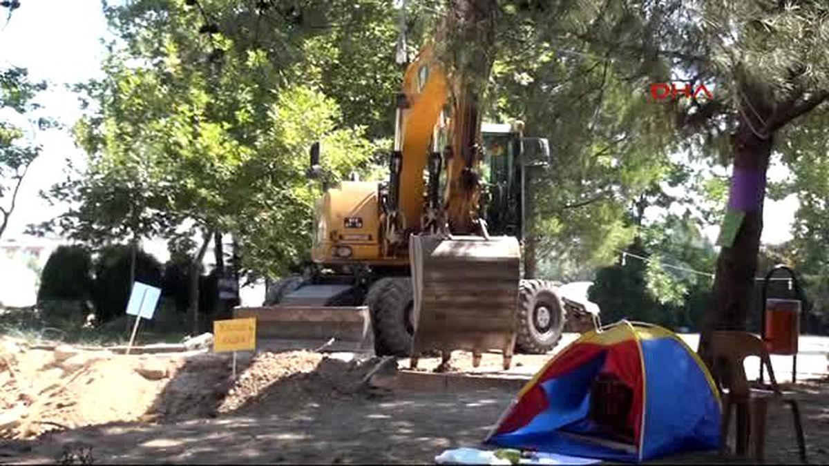 Bursa Ağaçların Bulunduğu Alanda Yol Açma Çalışmasında İş Makinesinin Altında Kalmaktan Son Anda...