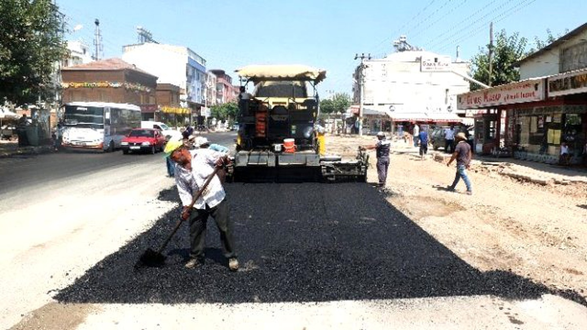 Büyükşehir Belediyesi Alt Yapısı Biten Caddelerin Asfaltını Yeniliyor
