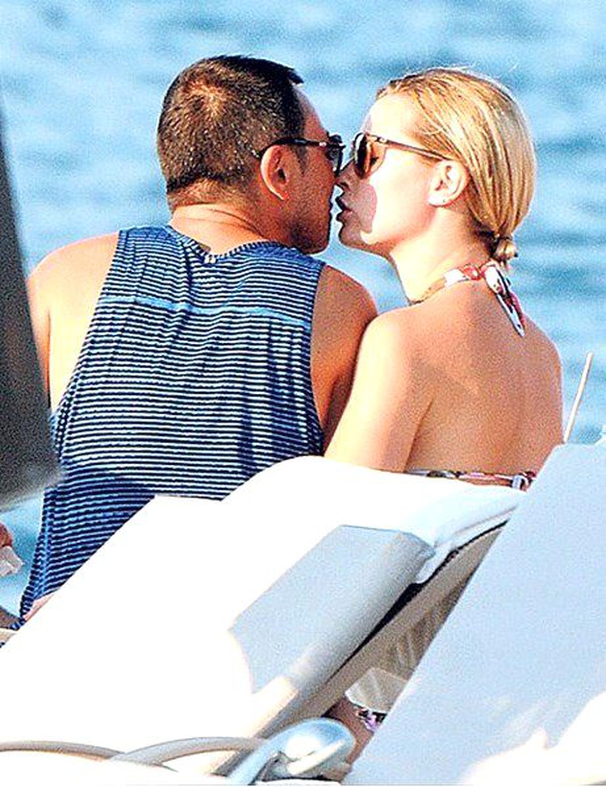 Chloe Loughnan, Serdar Ortaç'ı Öpmeye Doyamadı