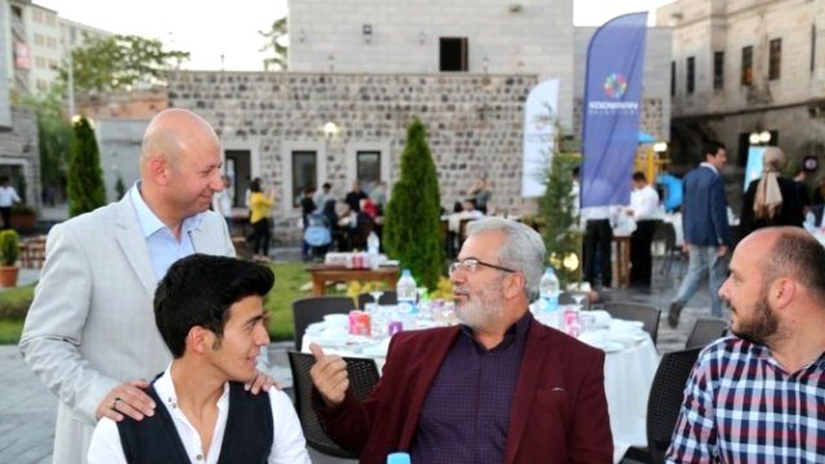 Çolakbayrakdar\'dan Meclis Üyelerine İftar