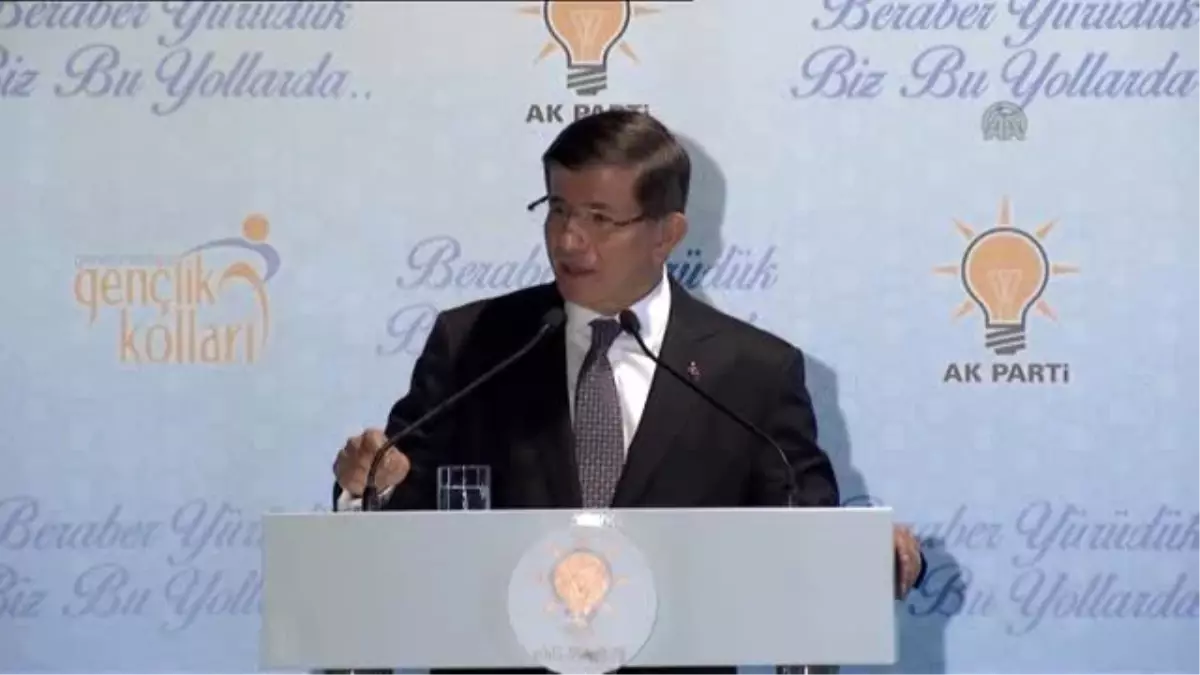 Davutoğlu: "Ak Parti Bir Gençlik Hareketidir"