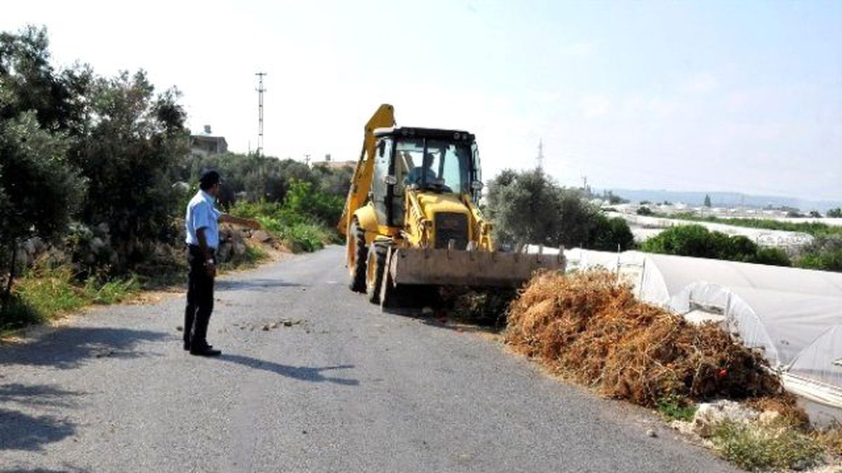 Erdemli Belediyesi\'nden Sera Temizliği