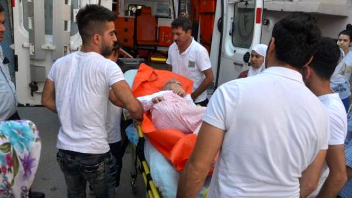 Tuvalette Bayılan Yaşlı Kadını Kurtarmak İçin Seferber Oldular