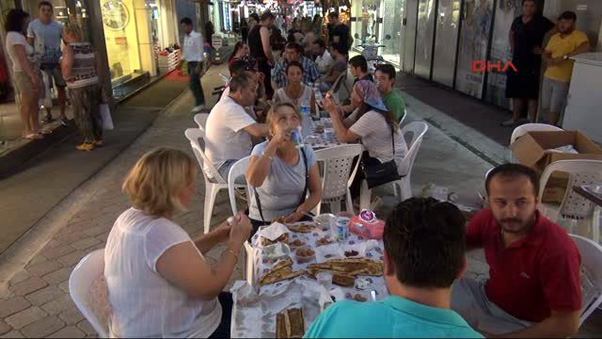 Fethiyeliler Komşularıyla İftar Açtı