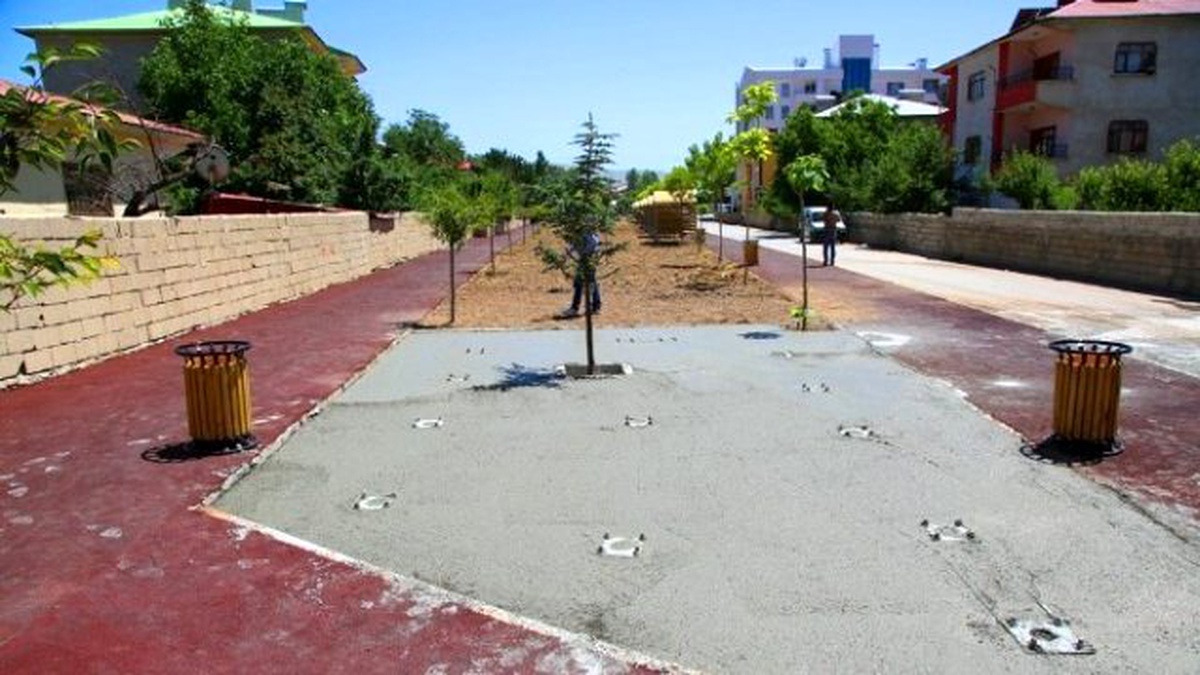 İpekyolu\'nda Park Yapımı ve Fidan Dikimi